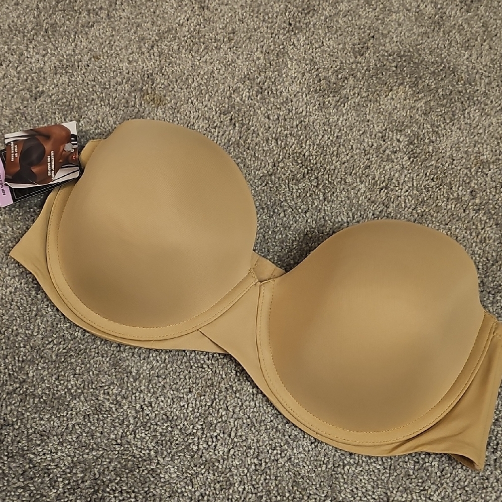 C🔹️Maidenform Tan Strapless Underwire Bra with Seamless Molded Cups